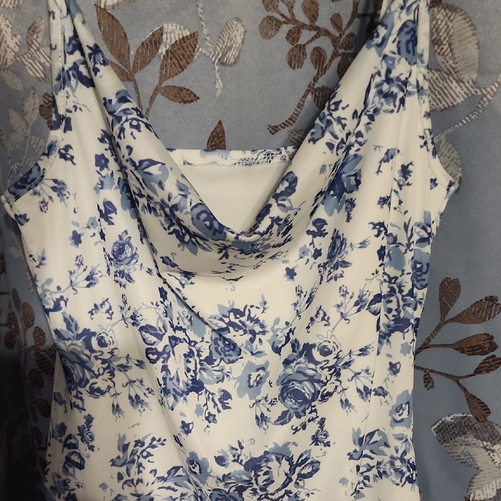 SHEIN Blue and White Floral Dress - Picture 2 of 4